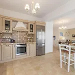 Alba Spacious By The Sea Villa *