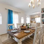 Villa Alba Spacious By The Sea