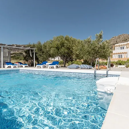 Alba Spacious By The Sea Villa *